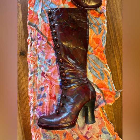 Born oxblood 14-button zip-up tall leather boots - Picture 3 of 14